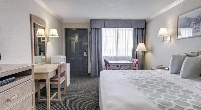 Econo Lodge Ван-Хорн Экстерьер фото