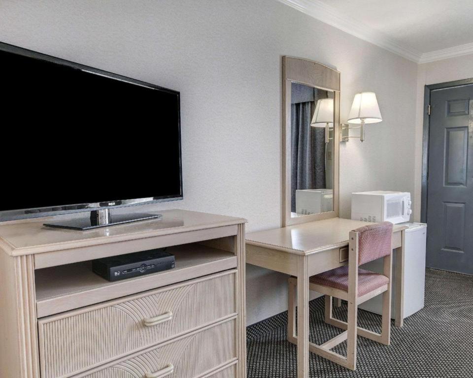 Econo Lodge Ван-Хорн Экстерьер фото