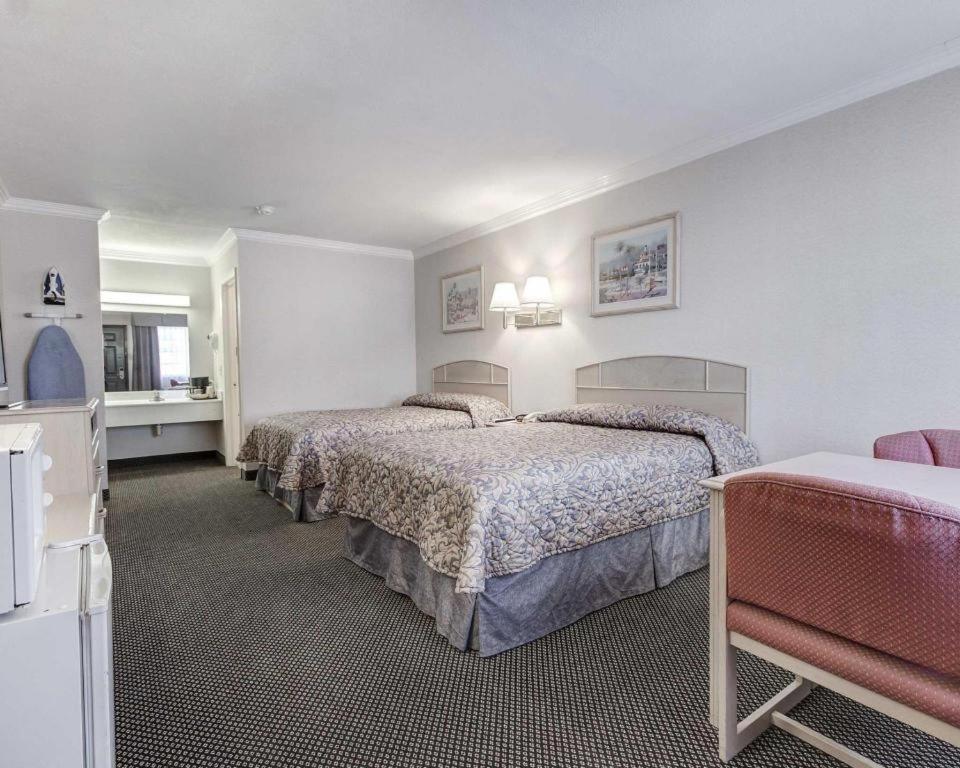 Econo Lodge Ван-Хорн Экстерьер фото