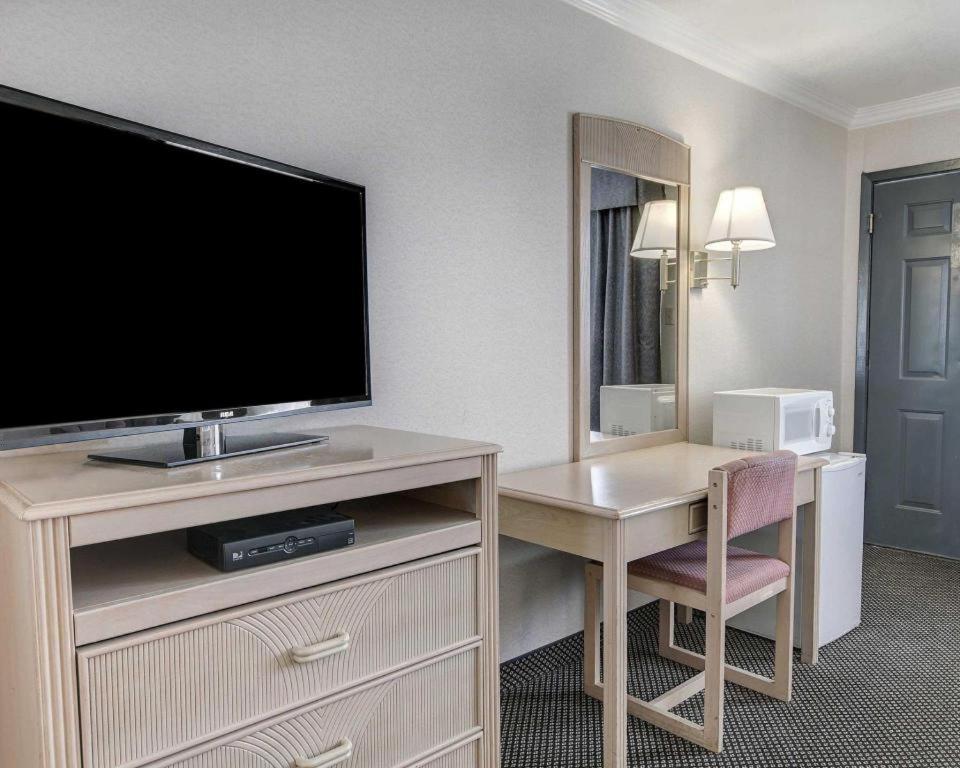 Econo Lodge Ван-Хорн Экстерьер фото