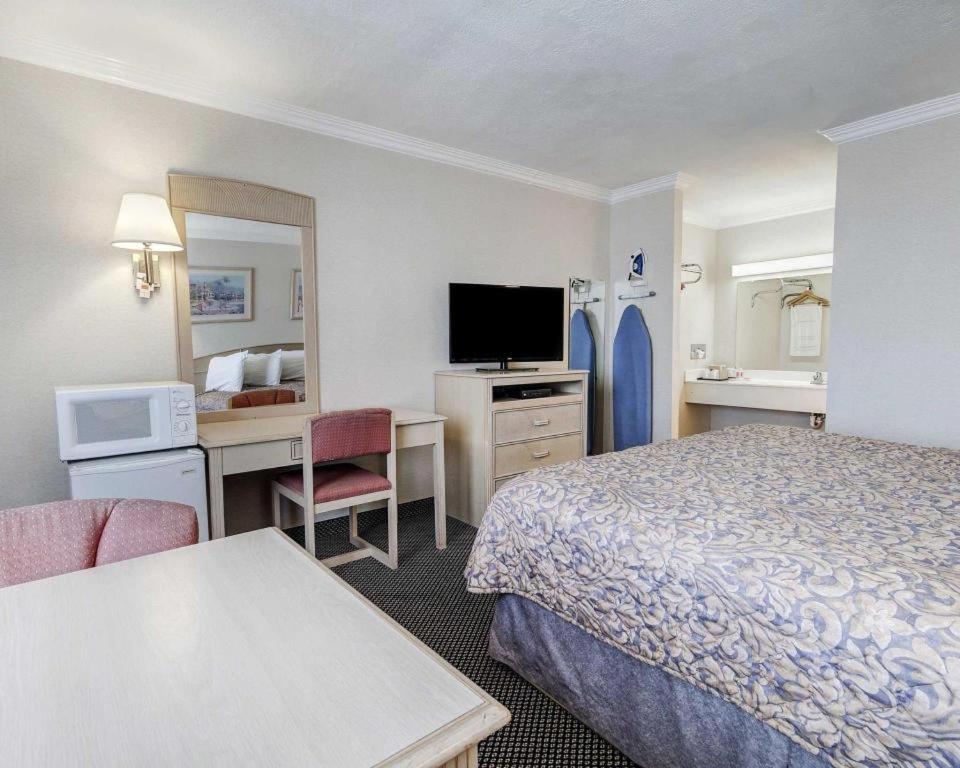 Econo Lodge Ван-Хорн Экстерьер фото