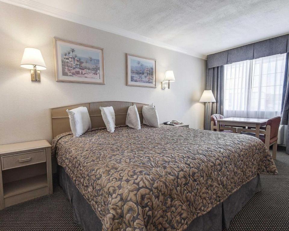 Econo Lodge Ван-Хорн Экстерьер фото